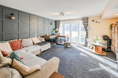 30 Bromley Gardens-17.jpg