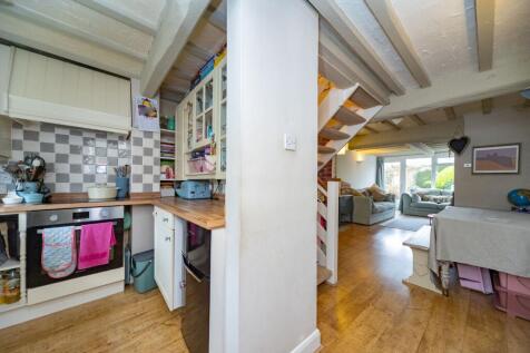 KITCHEN & LOBBY