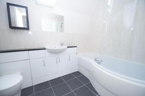 16E Grassington Mews bath.JPG