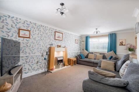 3 bed, 1 bath Terraced in Leeds - Photo 3