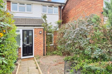 3 Bedroom Semi-Detached in RG21 8XE