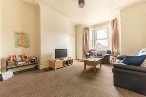 A spacious and inviting large modern living roo...