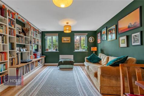A modern and cosy two-bedroom ground floor flat, offered part furnished and ideal for professional tenants seeking modern living in a highly convenient location. The property benefits from a spacious