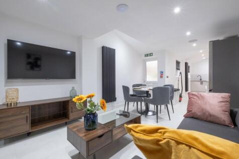 5 Bedroom Terraced in LN1 1PG