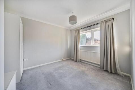 31 Harmans Way, Weedon