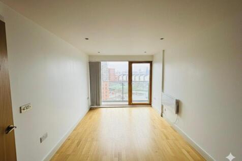Living Room Area:
