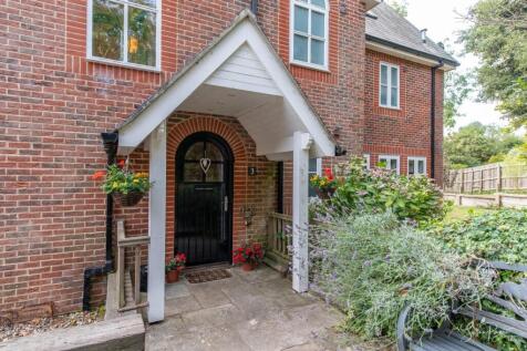 Welcome to 3 Clatterford Road