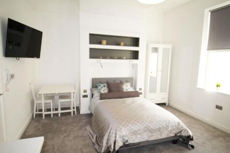 Enjoy the convenience of city living in the heart of Leeds city centre with this well-managed property from Samara Lettings.