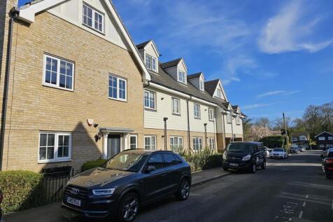 Bright Spacious Two Bed Chigwell Essex