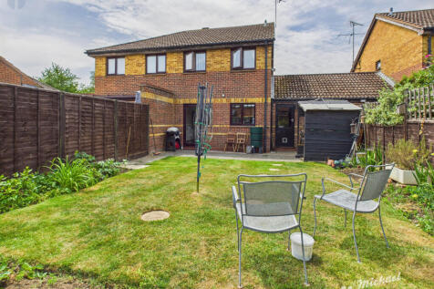 CAM03852G0-PR0327-STILL012