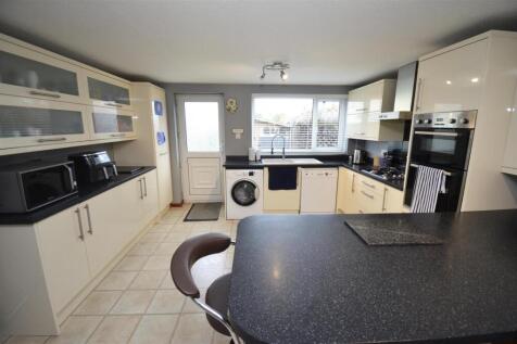 KITCHEN/ BREAKFAST ROOM