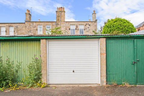 Garage of 88 Comiston Drive