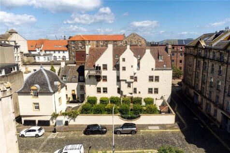 10 bed, 6 bath Detached in Edinburgh - Photo 1
