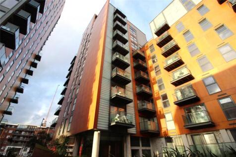 AVAILABLE JULY - Philip James Manchester are delighted to present this remarkable TWO BEDROOM APARTMENT to rent in Skyline Central! The apartment itself comprises of; Two large double bedrooms, two-ba