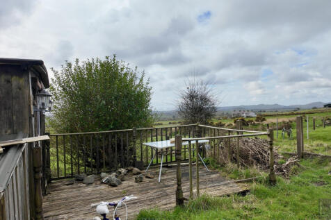 Rear Garden Decking & Outbuilding