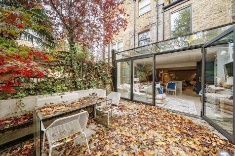 1374260-15-690352...