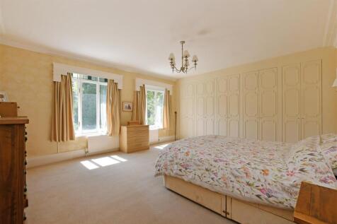 8 bed, 5 bath Detached in Sheffield - Photo 14