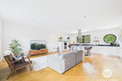 Living Room / Kitchen