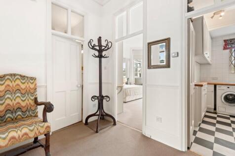 property in Blomfield Road,
Little Venice, W9
