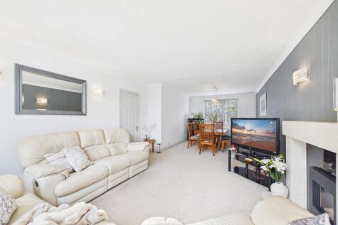 Lounge/Dining Area