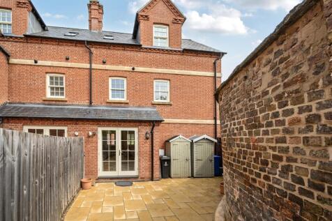 27 Moat Lane, Towcester