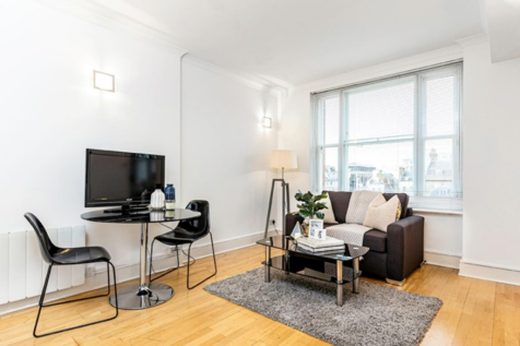 Let UK Home are excited to present a well-proportioned studio apartment on the seventh floor of a beautiful red brick building, situated in the heart of London’s fashionable Mayfair, neighbouring the