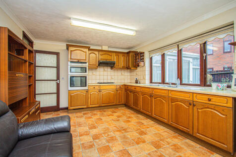 Kitchen/Breakfast...