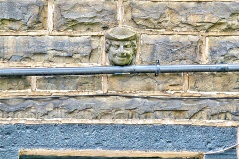 Feature Stone Detail