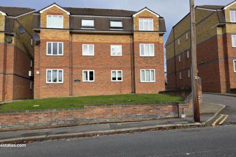 2 Bedroom Flat on first floor in Golden Court, Ne