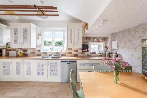 5 bed, 3 bath Detached in Cardiff - Photo 10