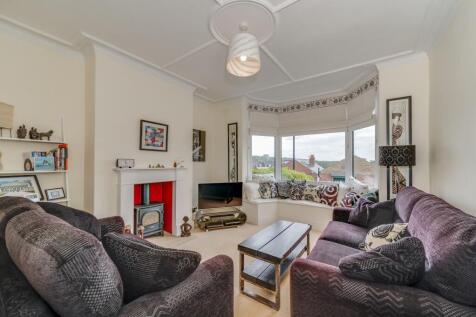 KITCHEN, DINER AND LIVING ROOM