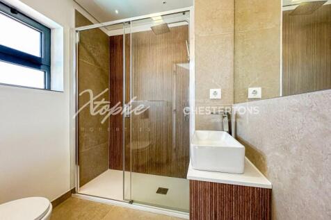 Fully Renovated 6 Bed Villa For Sale (30)