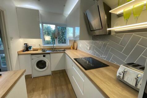 KITCHEN 12'5 x 6'7