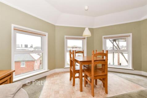 Lounge/ Dining Area