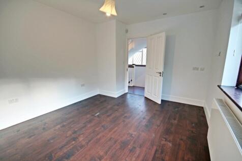 44 Bowness Crescent - Bedroom 2-landing