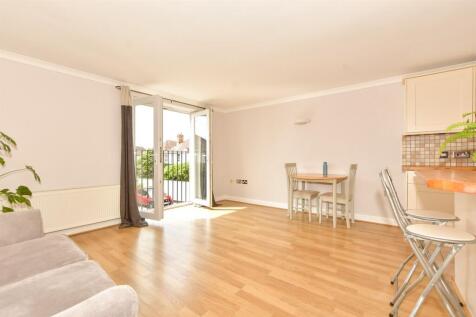 Lounge/ Kitchen