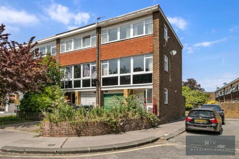 Danecourt Gardens 21 MV-13.jpg