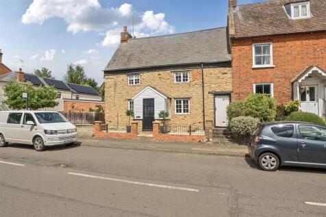 19 High Street, Greens Norton