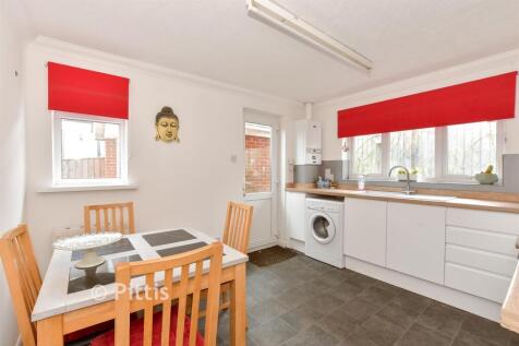 Kitchen/ Dining Room