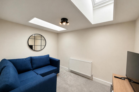 3 Bedroom Flat in LL57 4SD