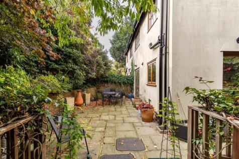 1 Coach House (18).jpg