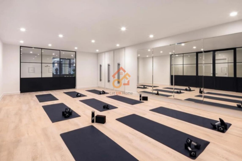 Let UK Home are delighted to offer a one-bedroom apartment set within the exciting Queens Cross development in E16, offering contemporary design, high-quality finishes and excellent connectivity. Step