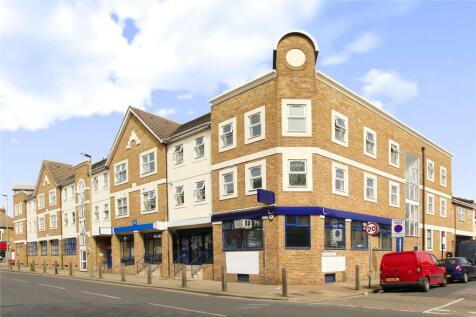 1 bed, 1 bath Flat in london - Photo 2