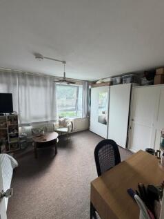 Spacious 3 Bedroom Flat | Split-Level | Separate Living Room & Kitchen | Bathroom & Additional WC | Unfurnished | Available Immediately