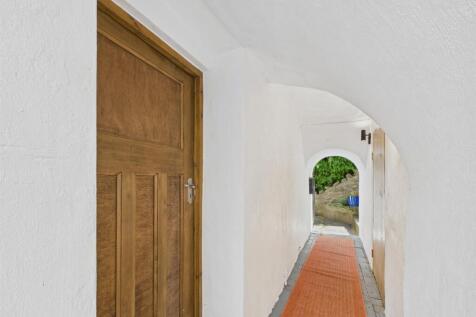 CAM03972G0-PR0410-STILL020.jpg