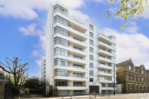 A bright and spacious one bedroom apartment on the top floor of this popular block on Grays Inn Road. The property has an open plan kitchen reception room and a double bedroom with good storage space.