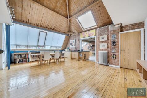 Open-Plan Living, Dining & Kitchen Area