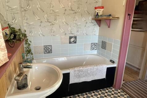 Bathroom Alternative angle2.JPG