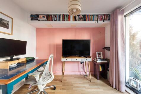 Almond Court, E5