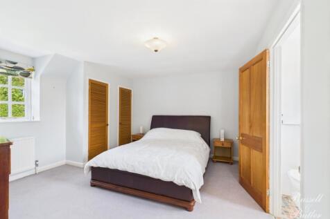 CAM01995G0-PR0340-STILL008